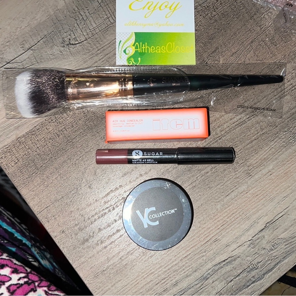 MAKEUP Bundle - Picture 4 of 6